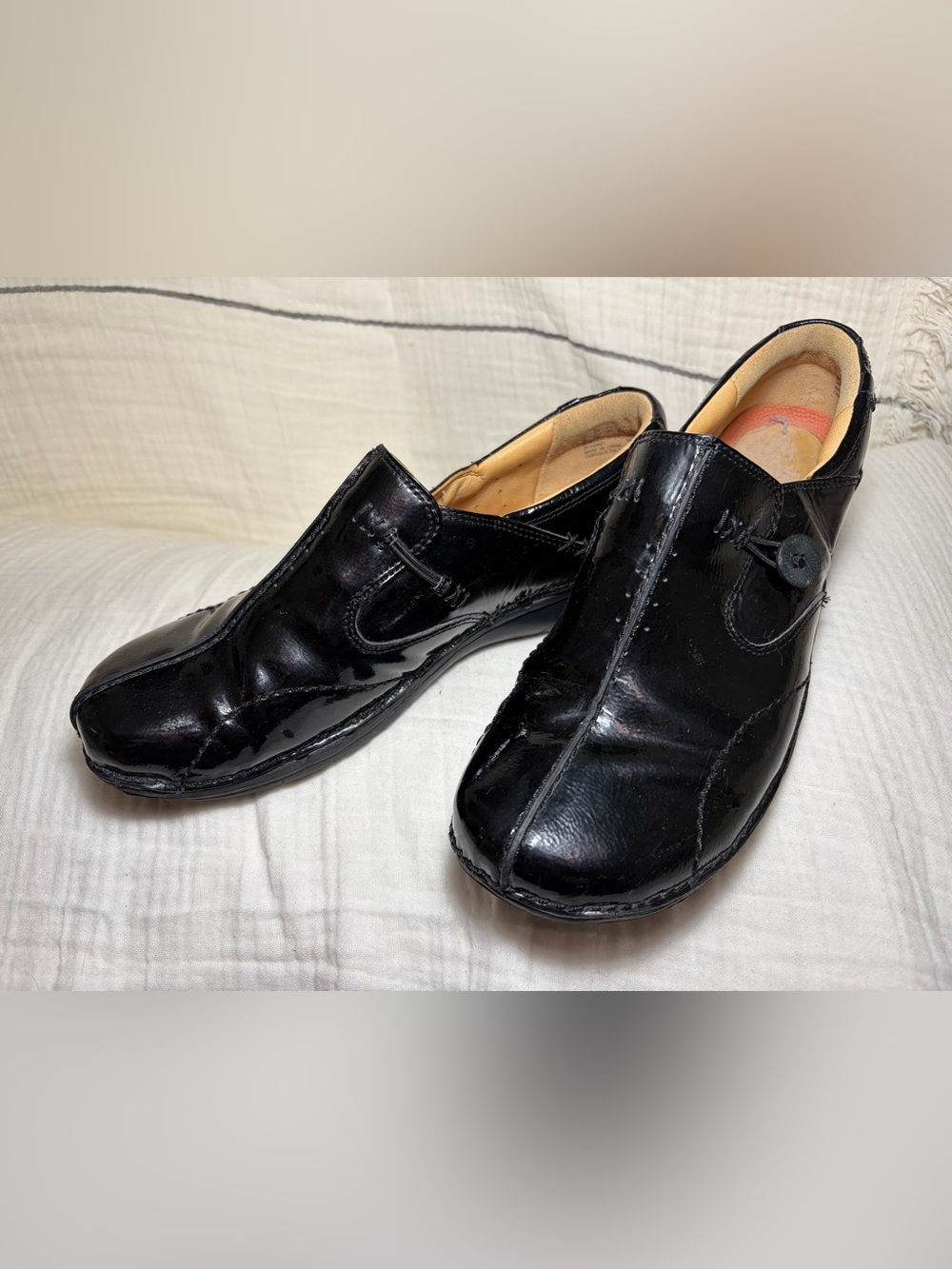 Clarks UnLoop Black Patent Leather Slip-On Shoes size 9.5 Wide